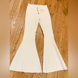 NWT Easel 4 Button Bell Bottom Jeans, Size S